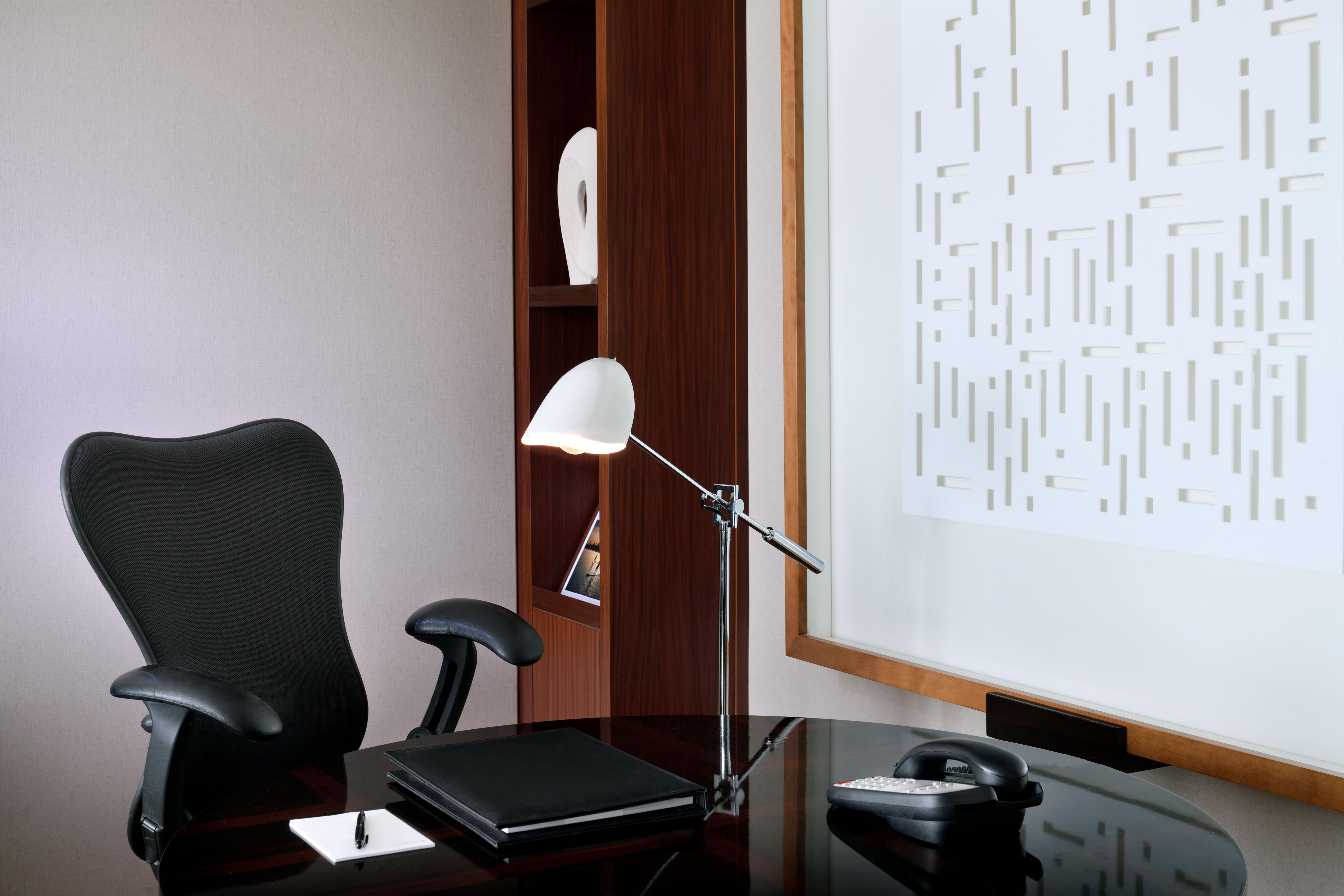 Intercontinental Dubai Festival City By Ihg Exterior photo A modern office