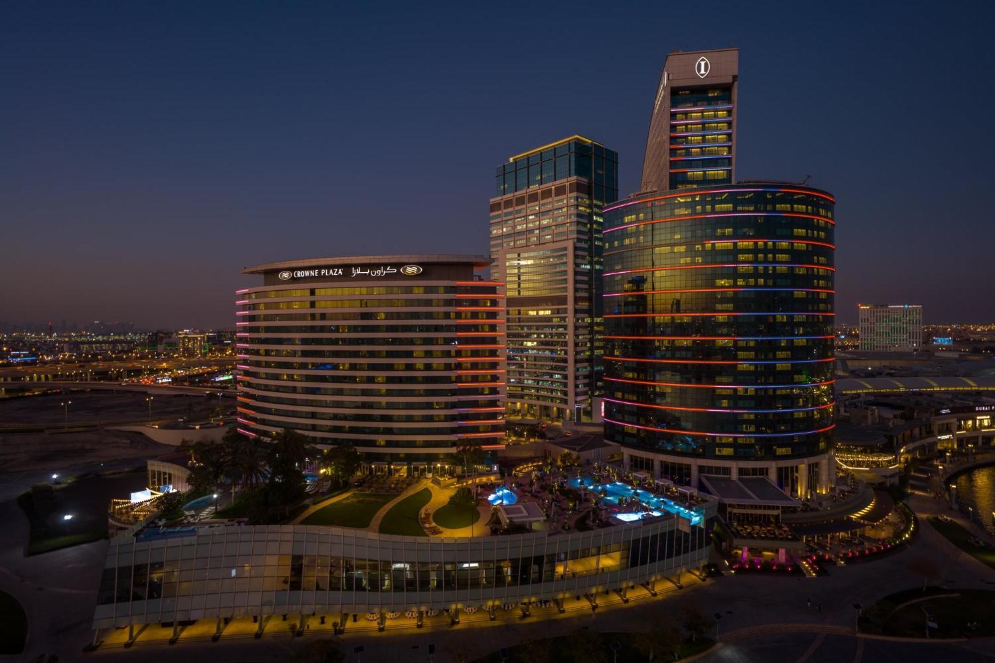 Intercontinental Dubai Festival City By Ihg Exterior photo The complex at night